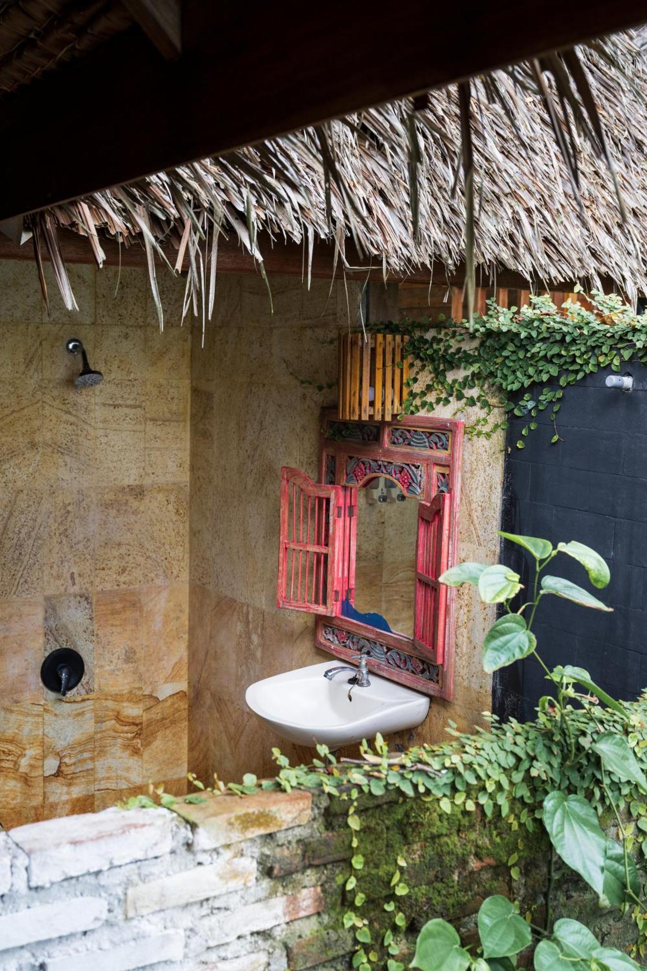 Casa Nemo Beach Resort & Spa Sabang  Exterior photo